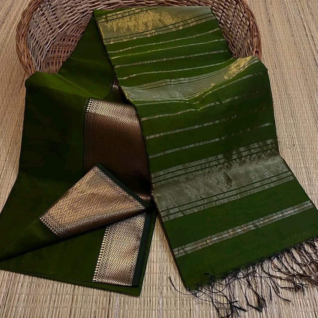 Bottle Green Maheshwari Handloom Silk Cotton Saree with Golden Zari Border | Contrast Pallu & Blouse